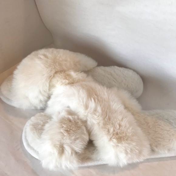 White Fur Scuffs - Picture 2 of 4